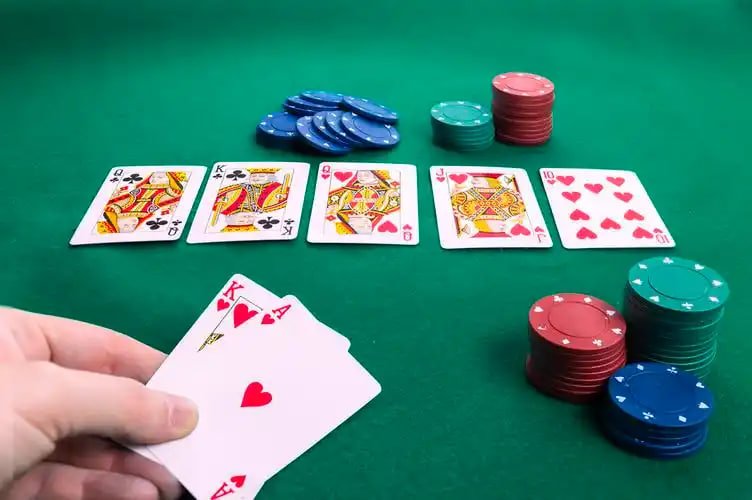 Người chơi truy cập mạng trên điện thoại Android và iOS, xem trang v99 sportsbook